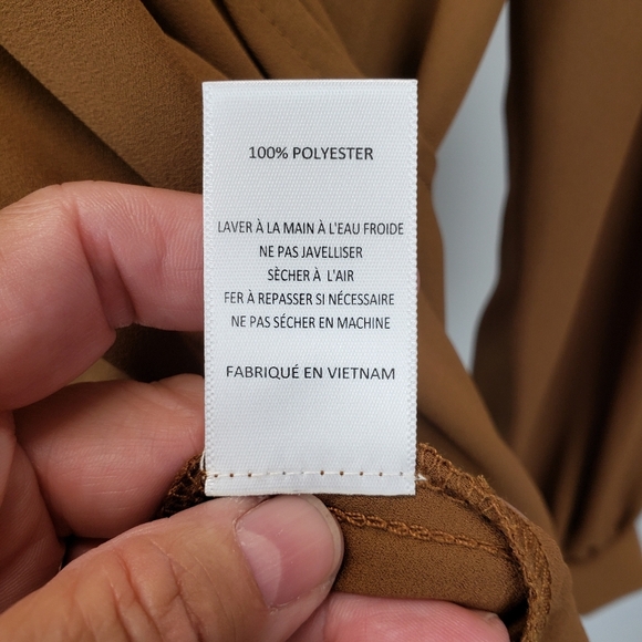 Lush blouse with plunge neckline and cutout in back Size Small - Picture 8 of 9